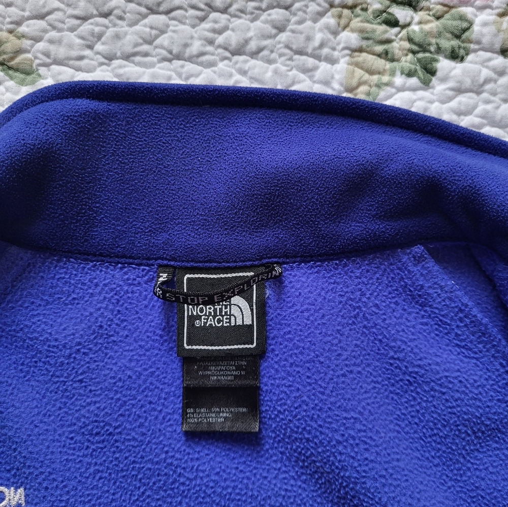 The North Face Women's Apex Jacket L/G in Indigo - Picture 10 of 11